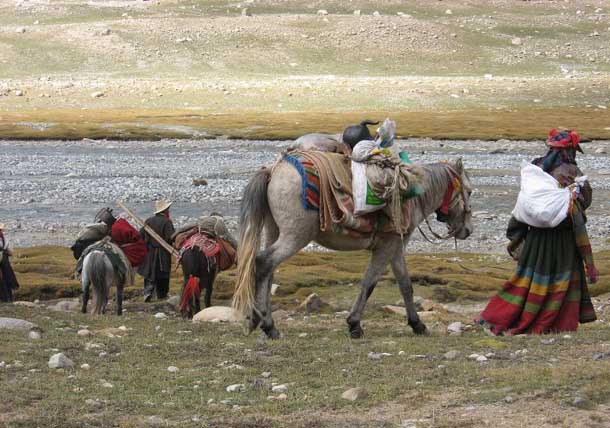 Tibetan nomad family near Lhasa, the capital of Tibet. Photo: TPI/Alicja