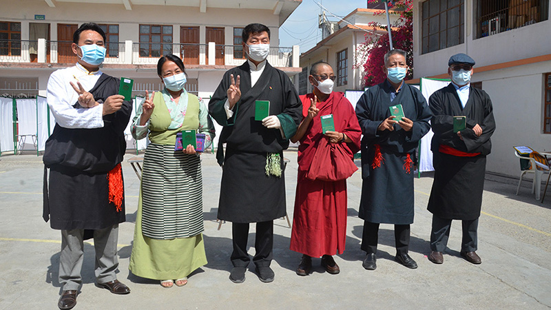 President Lobsang Sangay and ministers stood proudly with Tibetan green books in their hands after the vote on April 11, 2021. Photo:TPI/Yangchen Dolma