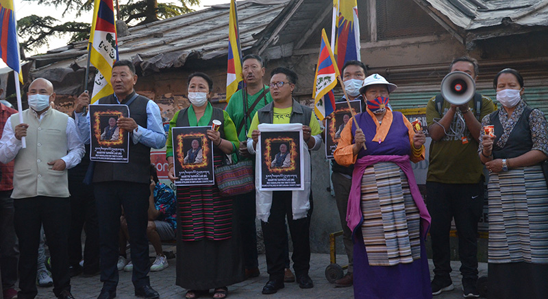 Tibetans holding a candlelight vigil in tribute to Taphun at McLeod Ganj, Dharamshala, on April 4, 2022. Photo: TPI/Yangchen Dolma