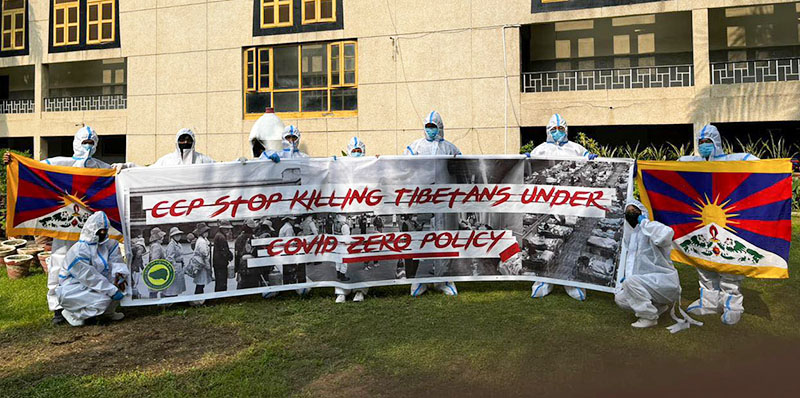 Tibetan activists of TYC holding "CCP stop killing Tibetans under the zero-covid policy" banner before the protest, on October 1, 2022. Photo: TYC