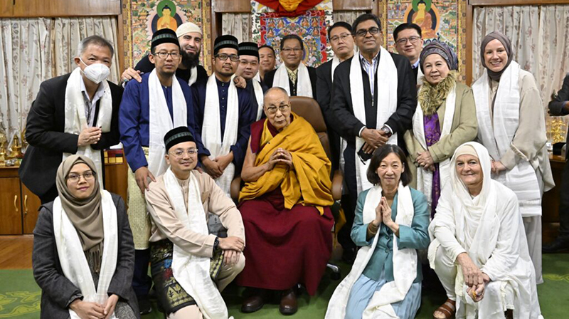 His Holiness the Dalai Lama with the Muslim scholars from Malaysia, Sweden, USA. Photo: OHHDL/Tenzin Choejor
