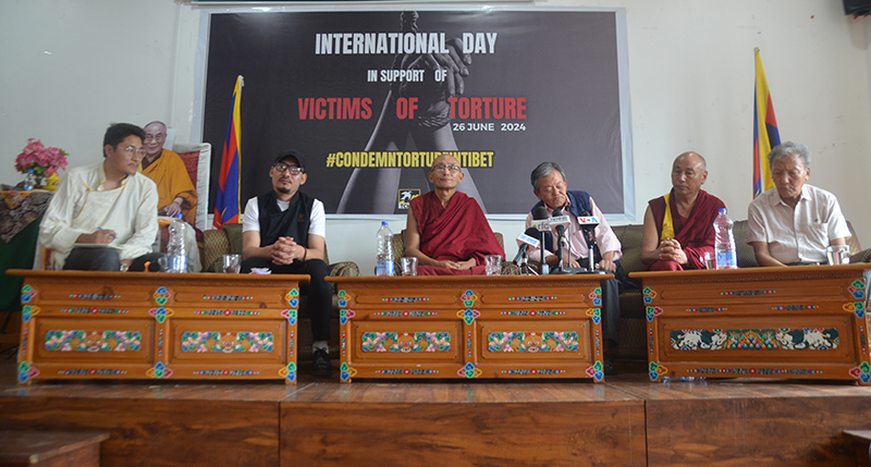 From right to left: former Tibetan political prisoner Lobsang Yonten, Geshe Ngawang Delek, Gendun Rinchen, Geshe Tsering Dorje, Sherab Gyatso and moderator Sonam Tsering. (photo: TPI)
