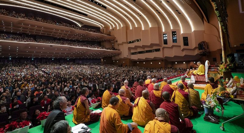 His Holiness the Dalai Lama addressing the capacity crowd of 5000 at the Pacifico Yokohama National Convention Hall in Yokohama, Japan on November 14, 2018. Photo by Tenzin Choejor