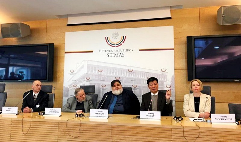 President of the Tibetan Government in-Exile, Dr Lobsang Sangay addresing the press conference organized by Andrius Navickas in the Seimas, Parliament of Lithuania, on May 7, 2019. Photo: TPI