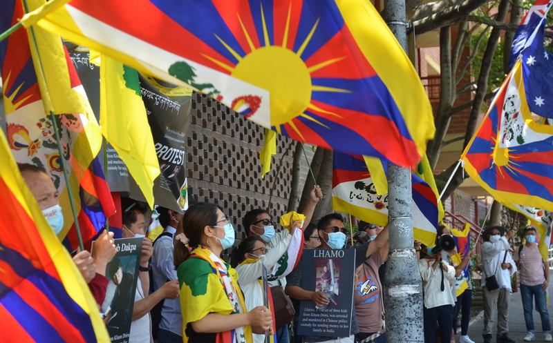 Nearly 100 Tibetans gathered at the Chinese Consulate in Sydney on November 20 to protest the genocide and persecution of Tibetans by the Chinese Communist Party in Tibet Photo: TPI